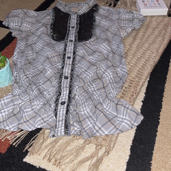 Short Sleeve, button down, plaid, collard, elastic ruffle 4 inches from bottom - Picture 7 of 9